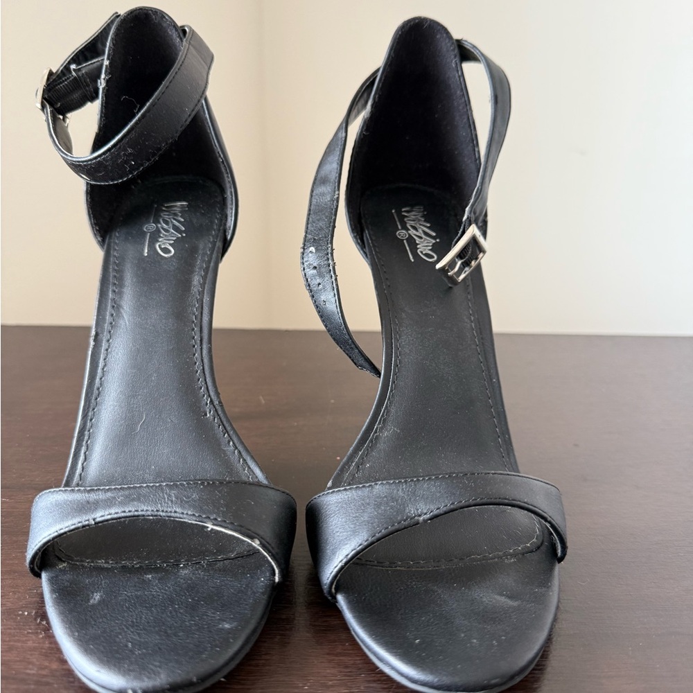 Chic Black Ankle Strap Heels
